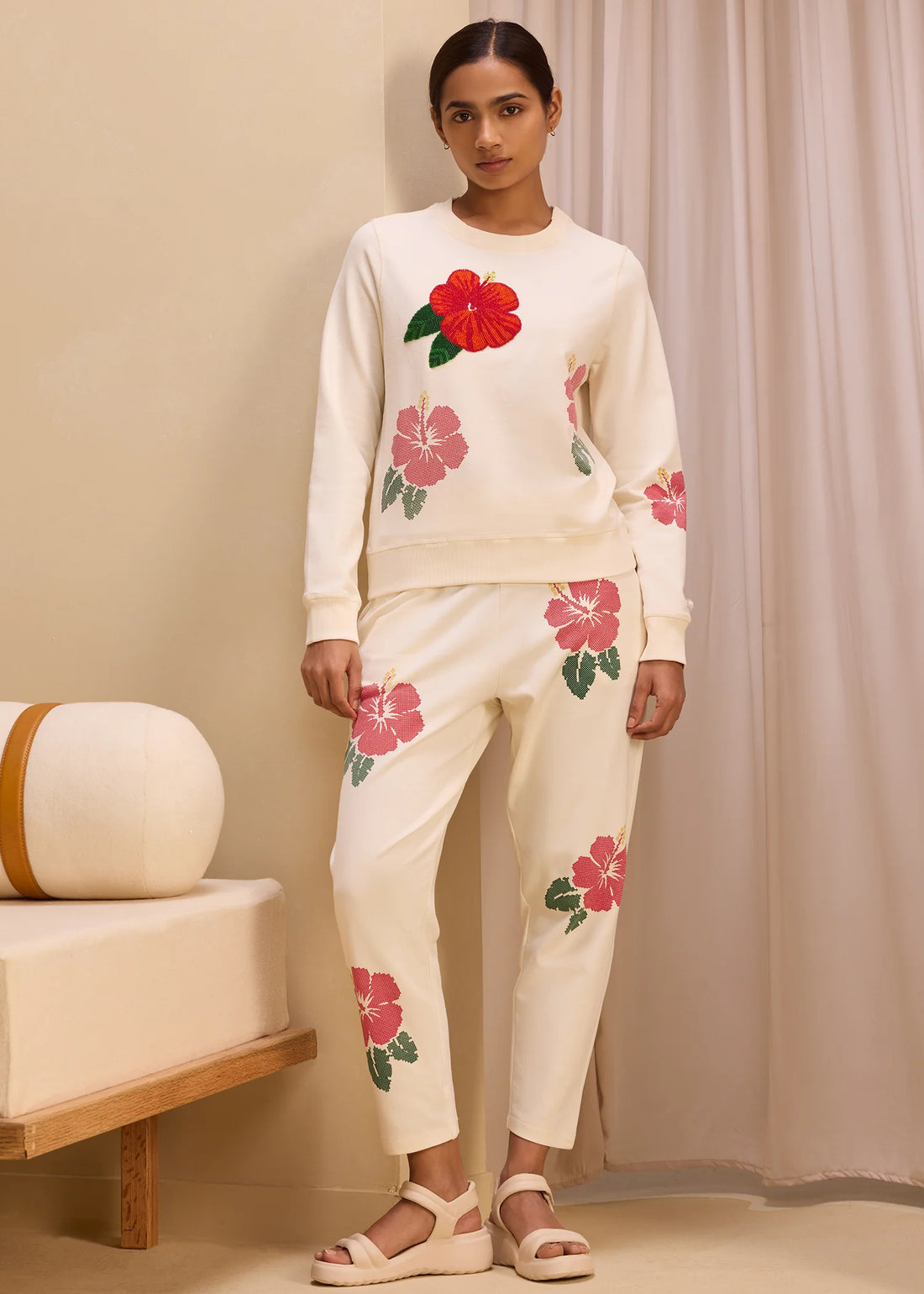 3D Hibiscus Embroidery Sweatshirt