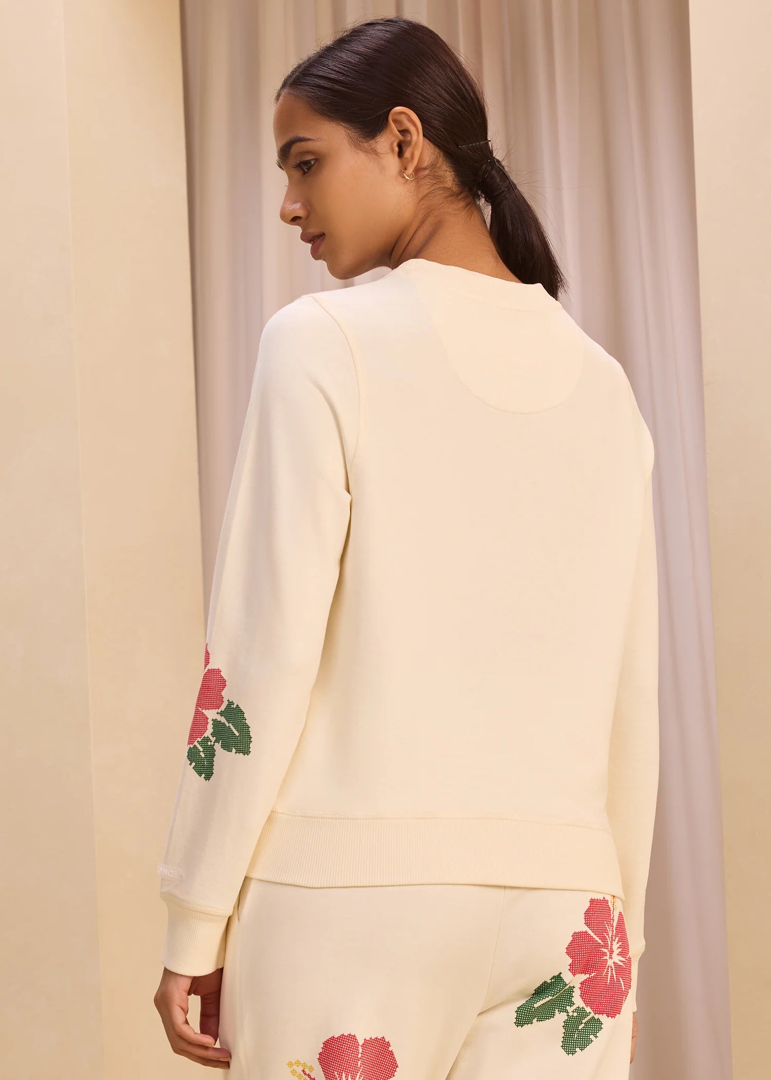 3D Hibiscus Embroidery Sweatshirt