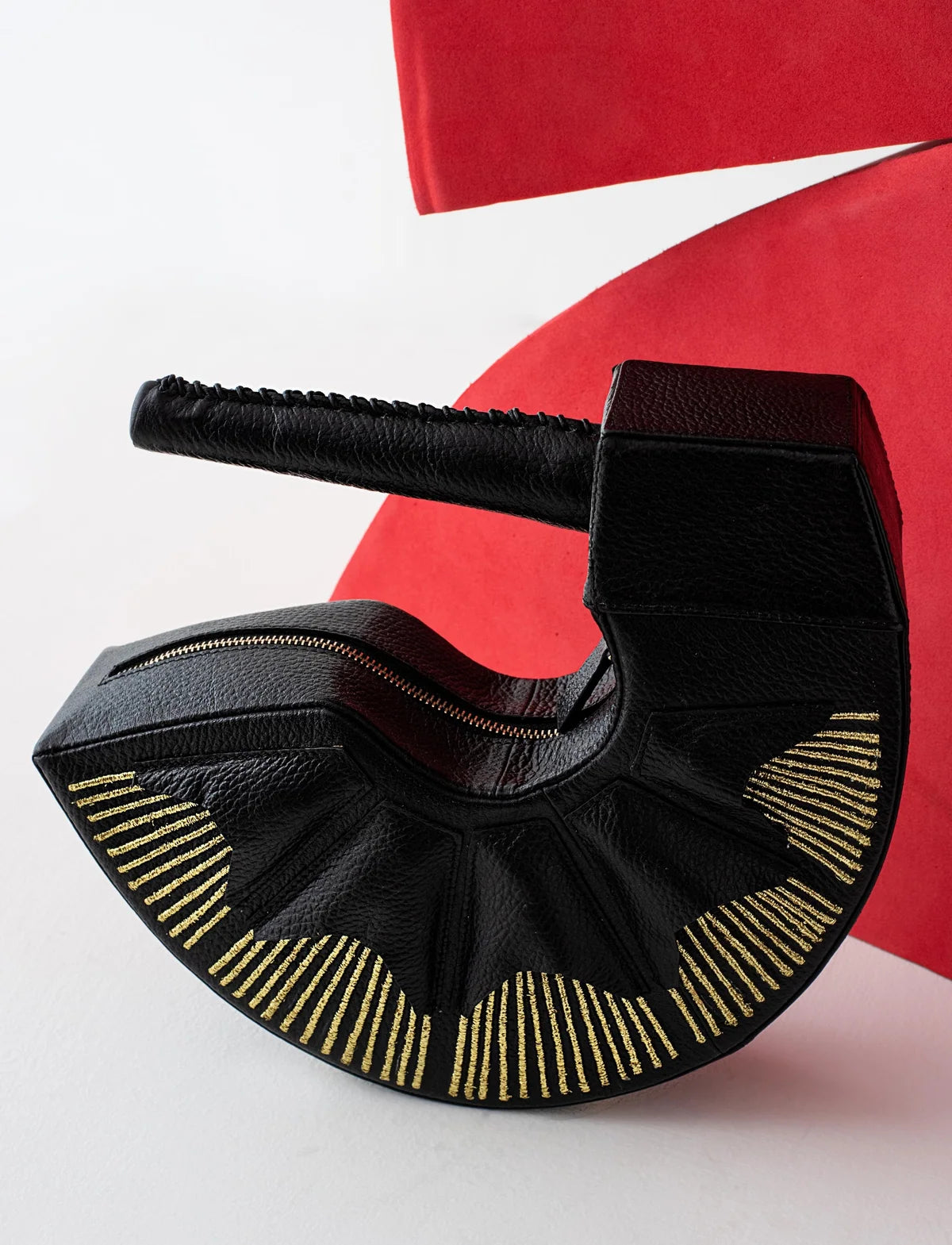 URUMI CLUTCH IN BLACK