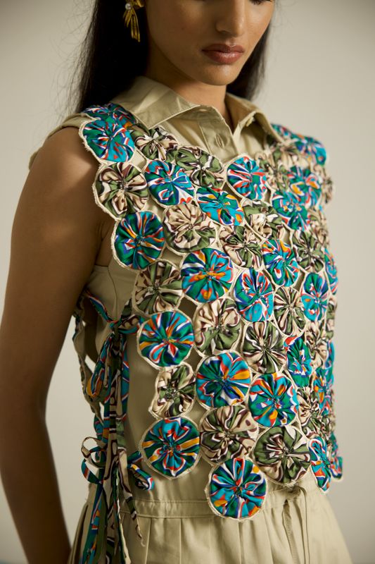 Vagabond Bib
